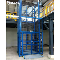 Ascenseur de fret industriel de 5000 kg, design moderne, élévateur de marchandises d'usine, monte-charge hydraulique personnalisable pour entrepôt