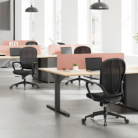 Chaise de bureau ergonomique moderne en maille OEM ODM avec dossier mi-haut et base pivotante réglable en hauteur pour le télétravail et le gaming