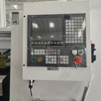 Torno CNC de Servicio Pesado CK6163 con Eje Oscilante Máximo de 630 mm, Bancada Plana con Rieles Reforzados para Torneado de Metal con Fanuc/GSK