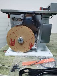 Machine d'étiquetage d'angle de boîte semi-automatique de grande taille 75 mm pour la fermeture de cartons à angle droit et les autocollants VOID anti-effraction - Product Image 2