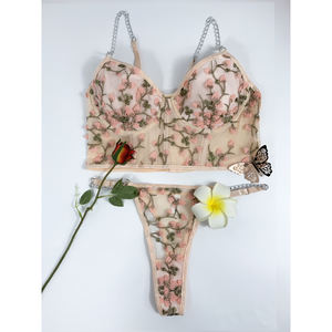 Ensemble de lingerie 2 pièces pour femmes avec détails floraux Culotte ajustable en chaîne Soutien-gorge avec bretelles en dentelle Rouge Noir Bleu Beige-Fournisseur OEM - Product Image 2