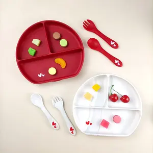 Piastra in Silicone a forma di cuore di nuovo Design all'ingrosso per piastra di alimentazione dal Design adorabile per bambini Base di aspirazione in Silicone Anti movimento