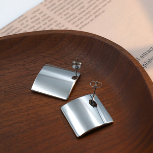 Geometric Zinc Alloy Stud Earrings Vintage Gold Cube Design Unisex Fashion Jewelry - Product Image 3