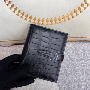 Cartera Corta de Piel de Cocodrilo de Lujo |   Monedero plegable duradero con botón a presión para hombres y mujeres - Product Image 1