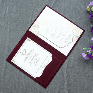 Couverture de carton dur de <span class=keywords><strong>mariage</strong></span> en velours <span class=keywords><strong>bordeaux</strong></span> Carte d'invitation à couverture rigide Papier de texture Feuille d'or Invitation de poche avec enveloppe - Product Image 4