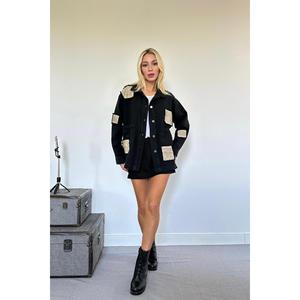 Chaqueta Camisera Negra de Gabardina para Mujer, Estilo Utilitario, Manga Larga, Tejido Entrecruzado con Detalle de Emblema - Product Image 4