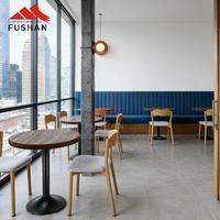 Chaise de salle à manger en métal aspect bois, dossier ondulé nordique, assise en tissu rembourré, moderne et durable, pour restaurant, hôtel, café, salle à manger