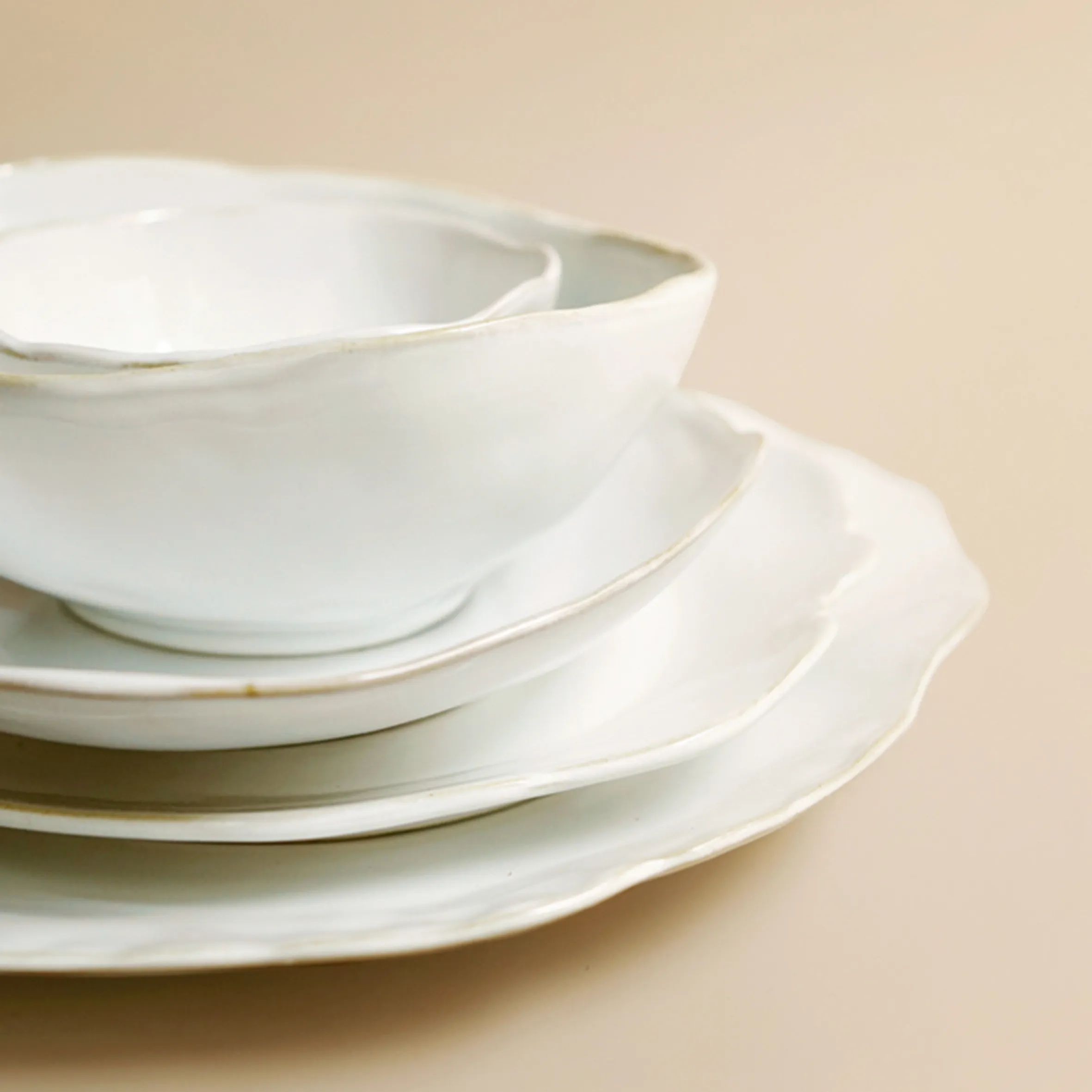 Service de table en céramique en grès, vaisselle en argile naturelle avec glaçage blanc réfléchissant