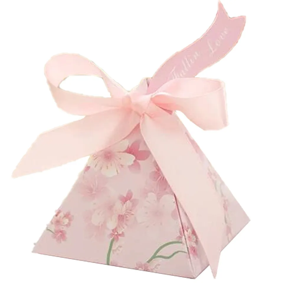 Bon prix emballage cadeau en papier pour bonbons et chocolat conique avec petit ruban boîte à bonbons de mariage découpée au laser