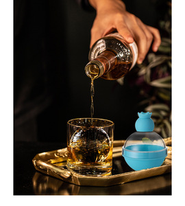 Moule à glaçons rond en silicone sans couture de 2,5 pouces pour la cuisine, facile à utiliser, indispensable pour les boissons fraîches - Product Image 3