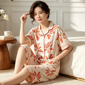 Nuovo Pigiama Estivo 2026 per Donne di Mezza Età, Set Due Pezzi con Cardigan a Maniche Corte e Pantaloni Corti Floreali, Abbigliamento Casual da Casa per Mamme - Product Image 3