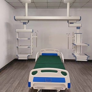 Torre colgante eléctrica para quirófano con estantes y soporte para suero para uso quirúrgico - Product Image 4