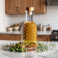 Op maat gemaakte kleurlogo 400ml ronde fles van superflintglas met geprägte verpakking, lege fles voor sterke drank, whisky, gin, groothandel