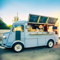 Camion de restauration mobile électrique en aluminium de style vintage avec cuisine complète, camion à glaces et à café
