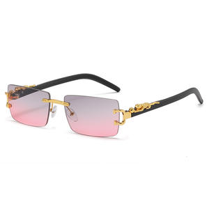 Gafas de Sol Rectangulares Modelo 666 Súper Populares, Gafas de Sol sin Montura con Lentes Tintadas Estilo Pantera, con Marco Metálico Blanco y Morado - Product Image 1