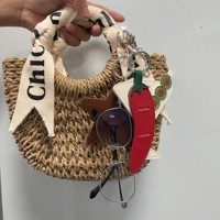 Oferta Caliente: Llavero Creativo de Cuero PU para Gafas de Sol, Soporte Duradero con Diseño de Ranura Segura, Bonito Colgante para Bolso de Mujer