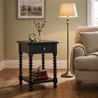 Table d'appoint vintage noire en bois massif avec étagère de rangement ouverte pour salon et mobilier de maison