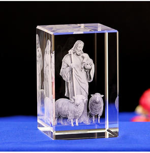 Cubo de Cristal con Grabado Láser 3D de la Estatua de Jesús, Diseño Personalizado con Múltiples Patrones, Regalo Religioso - Product Image 5