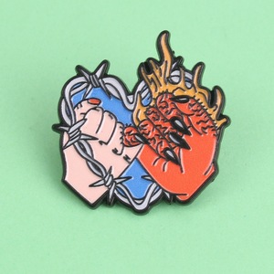 Broche Émail Unique Cœur Gothique Sombre Design <span class=keywords><strong>Pacte</strong></span> du Diable Humain Accessoires Pendentif Sac Vêtements En Stock Vente en Gros - Product Image 3