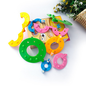 Pompom Makers 4 Taille Pom Poms Maker Tool Set DIY Fluff Ball Weaver pour DIY <span class=keywords><strong>Laine</strong></span> Fil À <span class=keywords><strong>Tricoter</strong></span> - Product Image 1