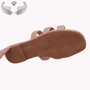 Sandalias o Pantuflas de Mujer Ligeras y Elegantes con Diseño Hueco Brillante de Alta Calidad, Marca Privada - Product Image 6