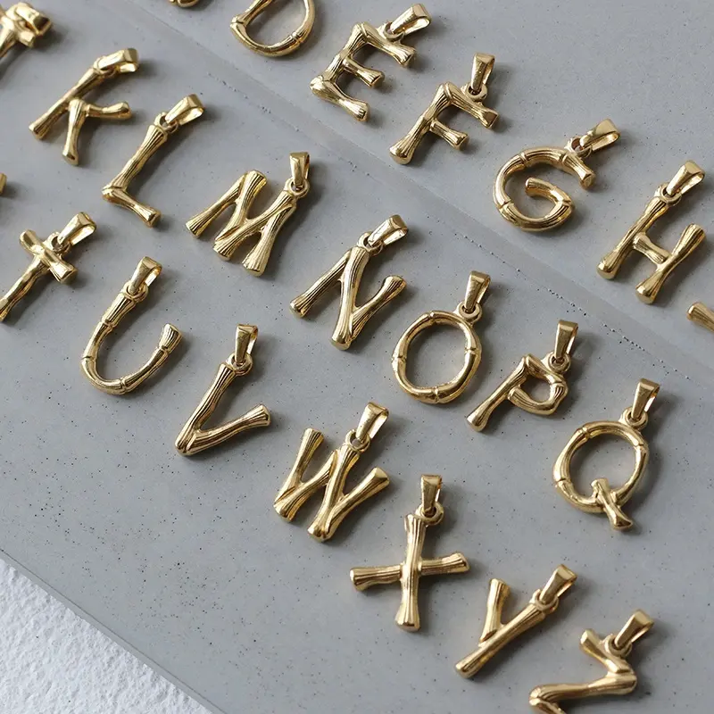 स्टेनलेस स्टील कस्टम प्रारंभिक पत्र लटकन सोना मढ़वाया गैर धूमिल पत्र आकर्षण गहने बनाने के लिए