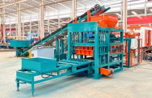 เครื่องผลิตบล็อกกลวง QT4-15ฉนวนโฟมคอนกรีตปูทางอัตโนมัติเต็มรูปแบบในแอฟริกา - Product Image 3