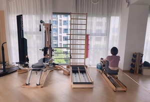 Pilates Reformer Cama de escalera de dos vías Cama de pista deslizante de dos vías Marco elástico - Product Image 6