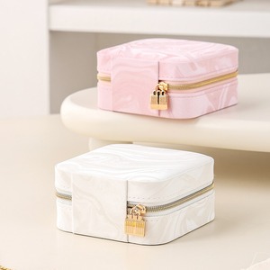 Portagioie da Viaggio Piccolo e Portatile in Pelle PU, Organizzatore con Scomparti Sicuri <span class=keywords><strong>per</strong></span> Anelli, Collane, Orecchini, Mini Scatola <span class=keywords><strong>per</strong></span> Gioielli da Viaggio - Product Image 2