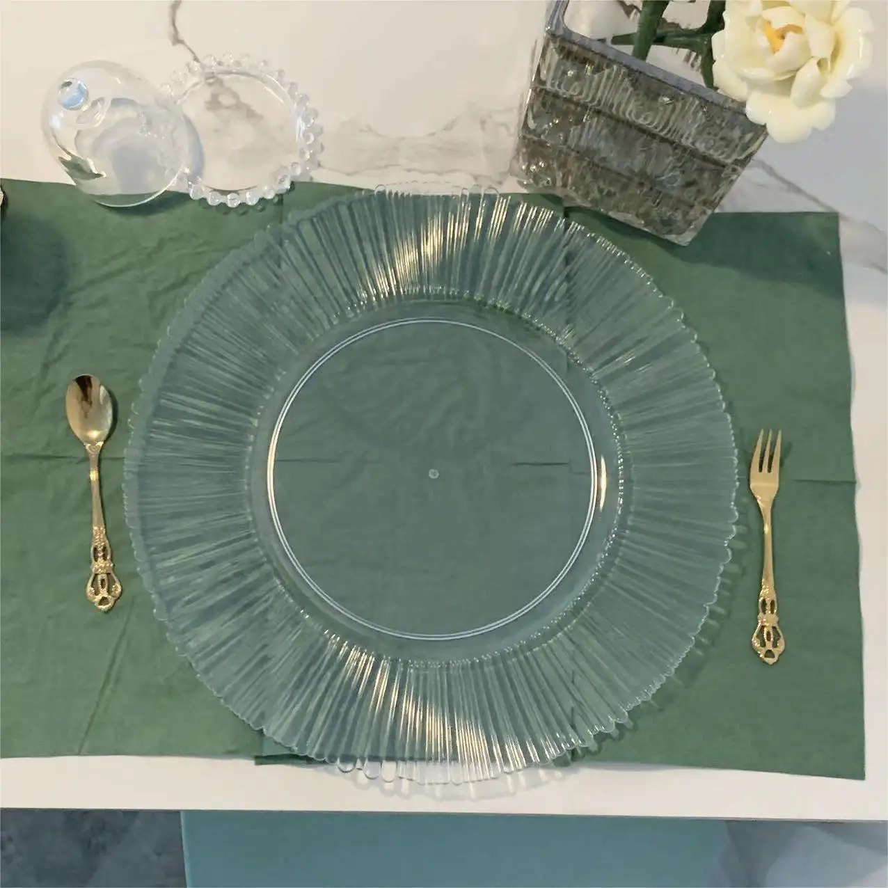 Hochzeit Plastik-Teller transparentes pp-Material wiederverwendbare weiße durchsichtige Kunststoffteller für Hochzeiten und Veranstaltungen