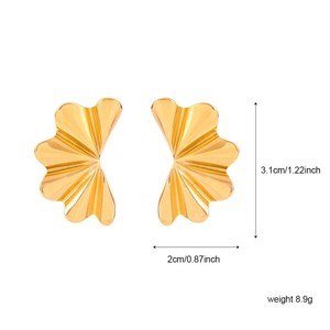 Boucles d'oreilles clous en forme d'éventail brillant en acier inoxydable plaqué or simple et tendance pour femmes, bijoux en gros - Product Image 6