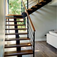 Kit d'escalier droit avec poutre centrale en acier et composants préfabriqués pour les projets de construction résidentielle