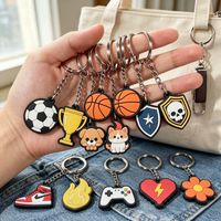 Porte-clés sportif personnalisé en PVC souple écologique, forme ballon de football ou de basketball, pendentif en silicone, promotionnel pour équipes OEM ODM
