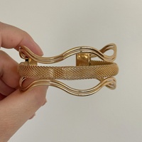 Bracelet en résine et perles de coquillage Yiwu pour femme, style Instagram, tendance, distinctif, idéal pour le quotidien, esthétique haut de gamme