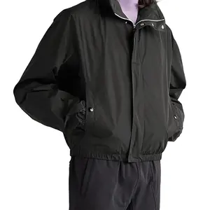 Cappotto giacca casual conchiglia di colore nero bianco personalizzato da uomo OEM con tasche