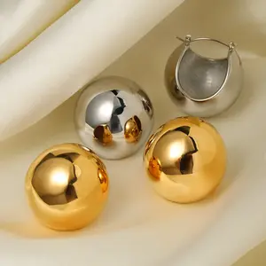 مجوهرات مقاومة للماء غير لامعة 18K PVD من الفولاذ المقاوم للصدأ الذهبي عالي المصقول بنصف كرة هندسية أذن مسمار على شكل قبة للنساء