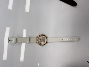 Orologio Vur-fee con cinturino in pelle bianca, cassa rotonda da 32 mm, movimento al quarzo, datario, stile casual e alla moda - Product Image 3