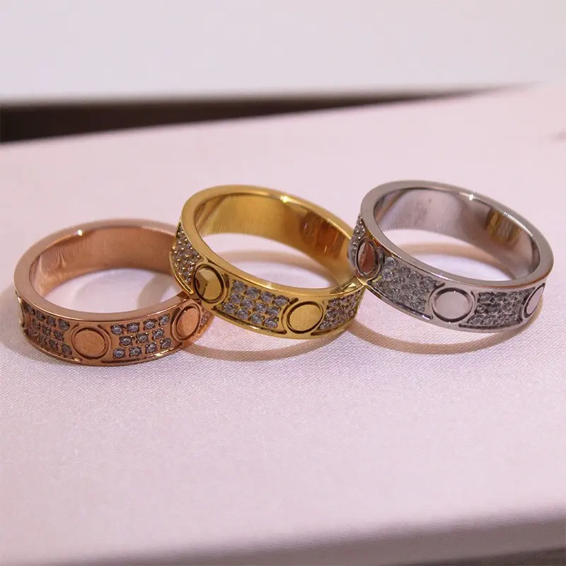 แหวนโรสโกลด์สุดหรูแหวนหมั้นทำจากสเตนเลสสตีลเครื่องประดับงานหมั้นสำหรับผู้หญิงผู้ชายแหวนเพชร