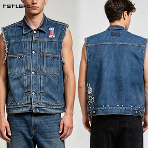 Gilet en jean délavé pour homme, coupe slim, style motard Americana, avec ourlet effiloché, clous argentés, patch USA, double poche poitrine et boutons en laiton - Product Image 4