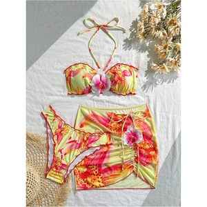 ชุดบิกินี่ลายดอกไม้ 3 ชิ้นสำหรับผู้หญิง พร้อมกระโปรงคลุมแบบผูกเชือก เอวยางยืด ชุดว่ายน้ำทรงไม่สมมาตร - Product Image 2