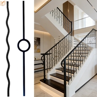Balustres d'escalier ondulés en fer forgé, élégance moderne, pour villa