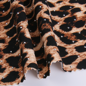 Oem ODM Leopard in Crepe vải hai lớp <span class=keywords><strong>4</strong></span> cách căng Rhinestone <span class=keywords><strong>Spandex</strong></span> Scuba vải cho quần - Product Image 1