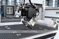 Routeur CNC multi-têtes haute efficacité 3 axes avec quatre unités de traitement et lame de scie pour portes d'armoires