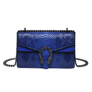 B646662YO Bolso cuadrado pequeño con cadena estilo retro, bolso de hombro para mujer, nuevo bolso cruzado informal de poliéster - Product Image 1