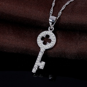 <span class=keywords><strong>Ciondolo</strong></span> a Forma di <span class=keywords><strong>Chiave</strong></span> in <span class=keywords><strong>Argento</strong></span> Sterling 925 con Collana in Zirconia Cubica - Product Image 2