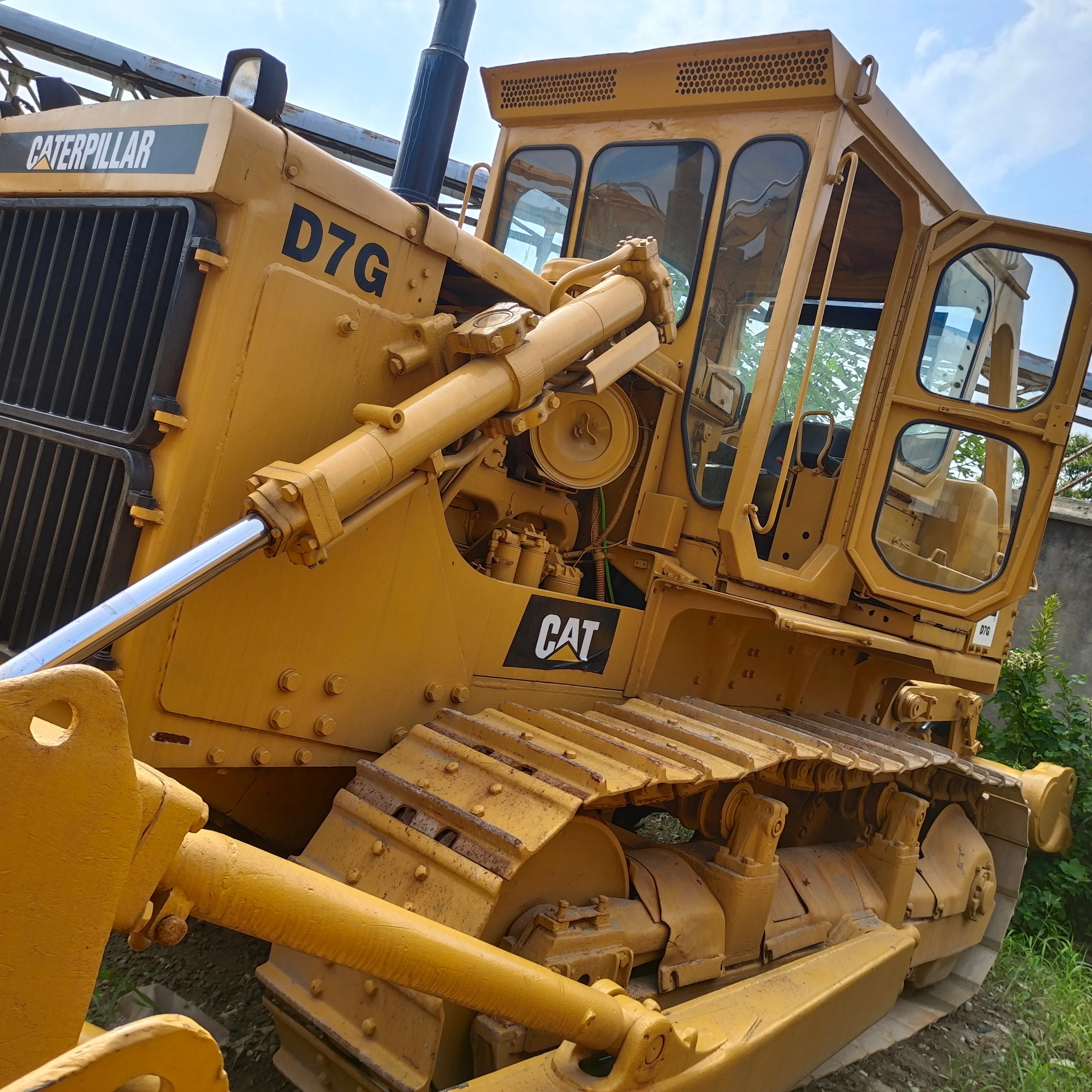 Dozers Caterpillar D7G Bull Dozer,เครื่องทำถนนสภาพดีรถแทร็กเตอร์ตีนตะขาบขายดีราคาถูก