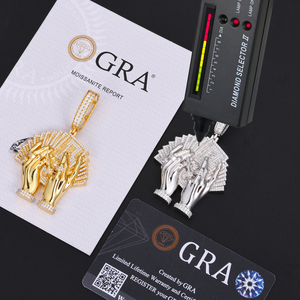 Ciondolo da Uomo di Lusso Iced Out Stile Hip Hop con Diamanti Moissanite VVS in Argento Sterling 925 Placcato Oro, a Forma di Mano che Mostra Soldi - Product Image 3