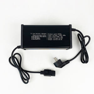 Nouveau 84v 5a accessoires <span class=keywords><strong>de</strong></span> <span class=keywords><strong>moto</strong></span> électrique adaptateur secteur régulateur <span class=keywords><strong>de</strong></span> tension pour scooters 84v 5a chargeur <span class=keywords><strong>de</strong></span> <span class=keywords><strong>batterie</strong></span> au Lithium - Product Image 1
