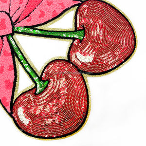 Design scintillant de cerises et de nœuds avec des détails en paillettes, parfait pour personnaliser les projets de mode et ajouter une touche amusante - Product Image 2