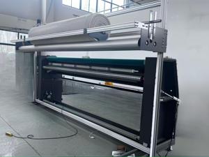 Machine de dé<span class=keywords><strong>coupe</strong></span> automatique de tissus YUI-1504 avec positionnement de longueur infrarouge et dé<span class=keywords><strong>coupe</strong></span> à lame froide - Product Image 2